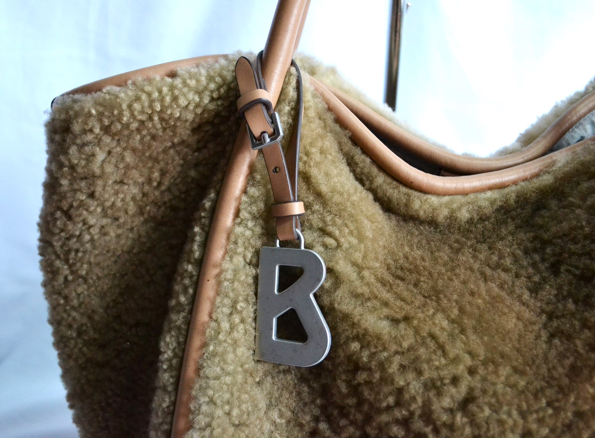 BOGNER DAMEN TASCHE XL VALMOREL TIMEA LAMMFELL SHOPPER BAG BRAUN 2 WAHL AUSSTELLUNGSSTÜCK – Bild 2
