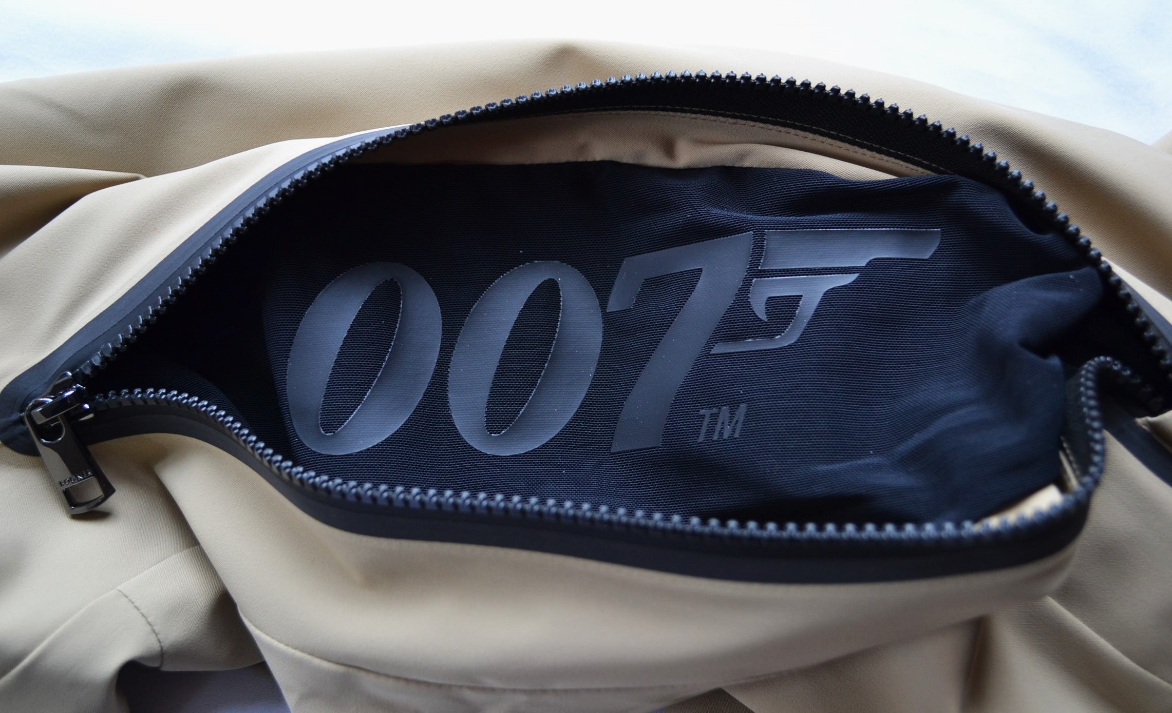 BOGNER 007 BOND SET SKIANZUG HERREN DAUNEN SKIJACKE 4-WEGE STRETCH SCHWARZ-BEIGE + SKIHOSE BOND 20 Gr 50 L NEU – Bild 30