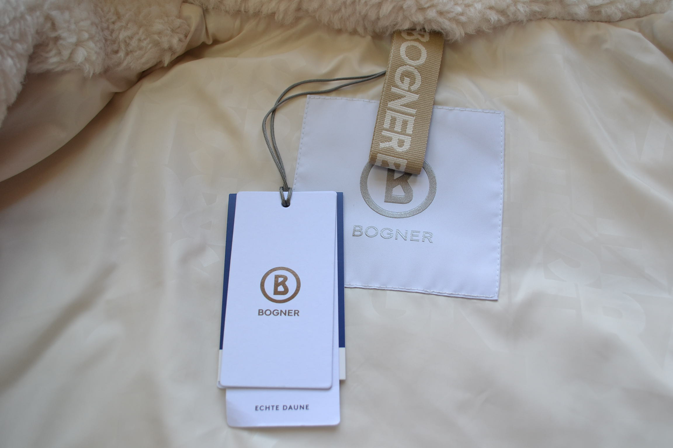 BOGNER KORA DAMEN SKIJACKE OVERSIZE WEIß-BEIGE TEDDYFELL Gr 36 S NEU – Bild 6