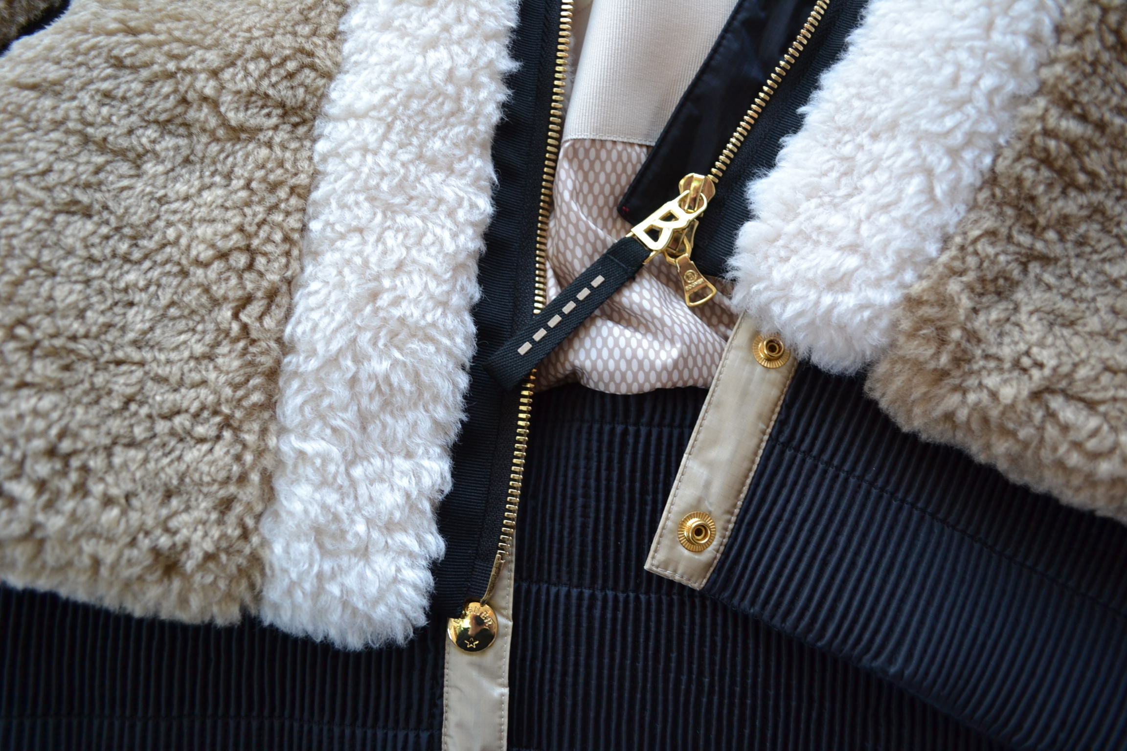 BOGNER KORA DAMEN SKIJACKE OVERSIZE WEIß-BEIGE TEDDYFELL Gr 36 S NEU – Bild 8