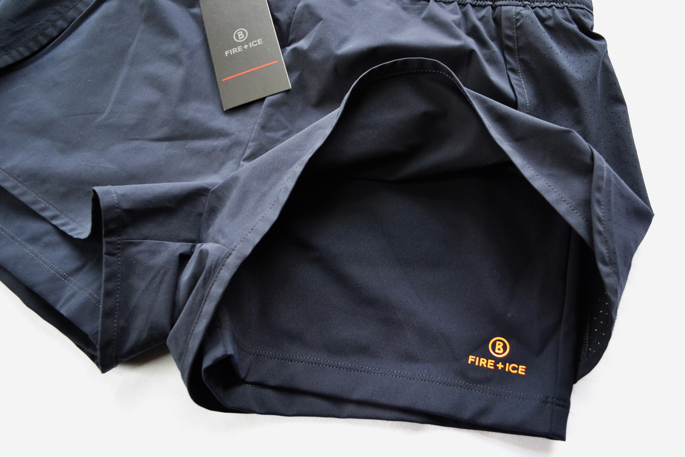 BOGNER F+I DAMEN FUNKTIONS SHORTS SPORT JOGA JOGGING DUNKELBLAU MIT INNENSHORTS Gr 36 S NEU – Bild 5